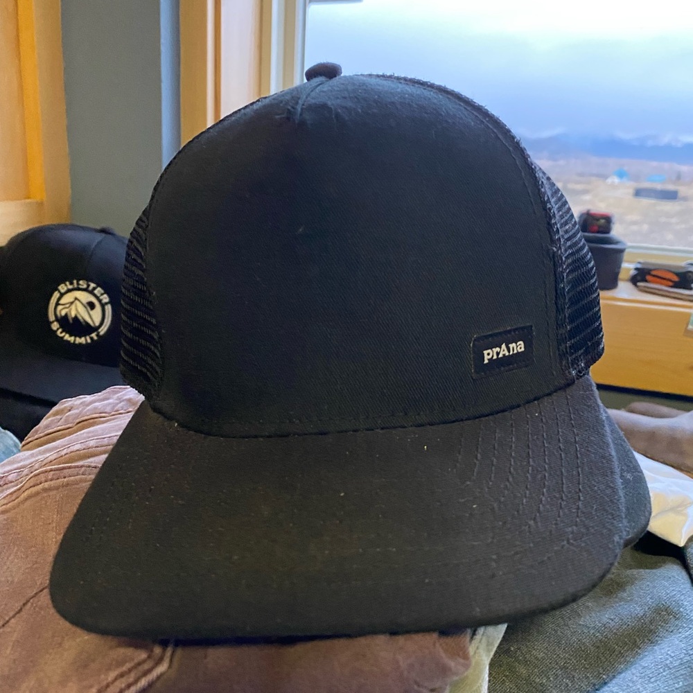 NWOT. Patagonia trucker hat. Black. Women’s.